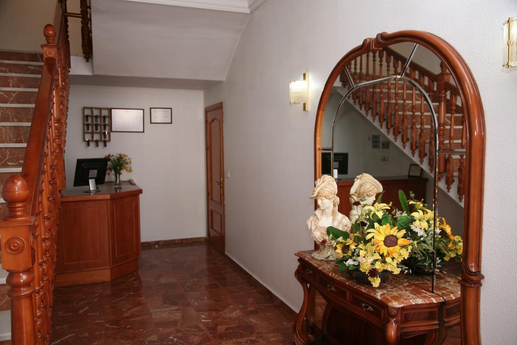 Hostal Santa Barbara Socuellamos Bagian luar foto