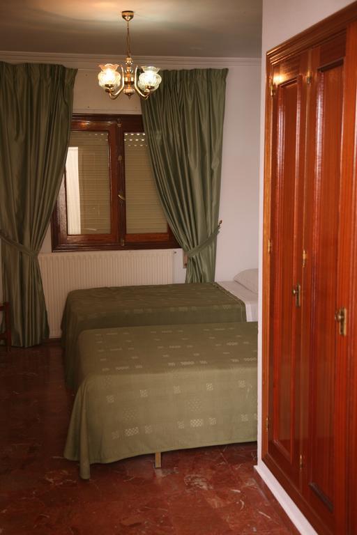 Hostal Santa Barbara Socuellamos Bagian luar foto